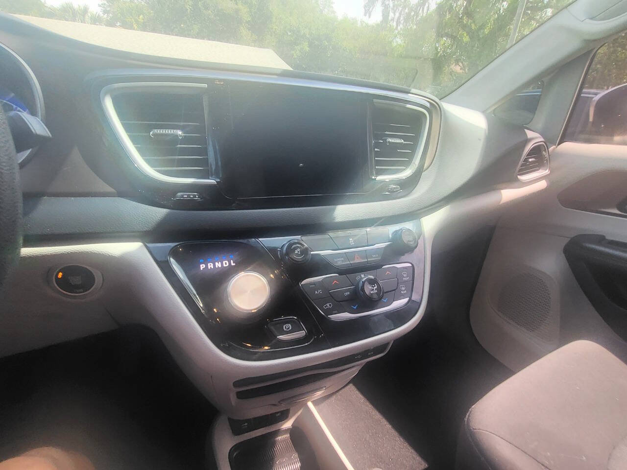 Used 2017 Chrysler Pacifica Touring w/ Tire & Wheel Group FWD image 99