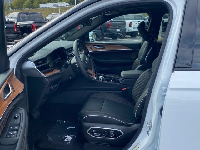 New 2025 Jeep Grand Cherokee L Summit AWD/4WD image 16