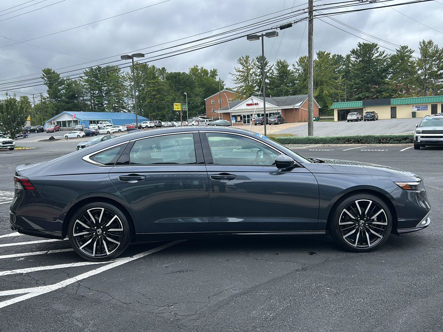 Used 2023 Honda Accord Touring image 9