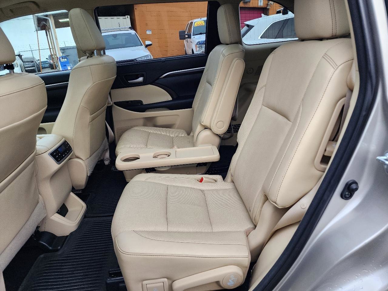 Used 2015 Toyota Highlander Limited Platinum image 24