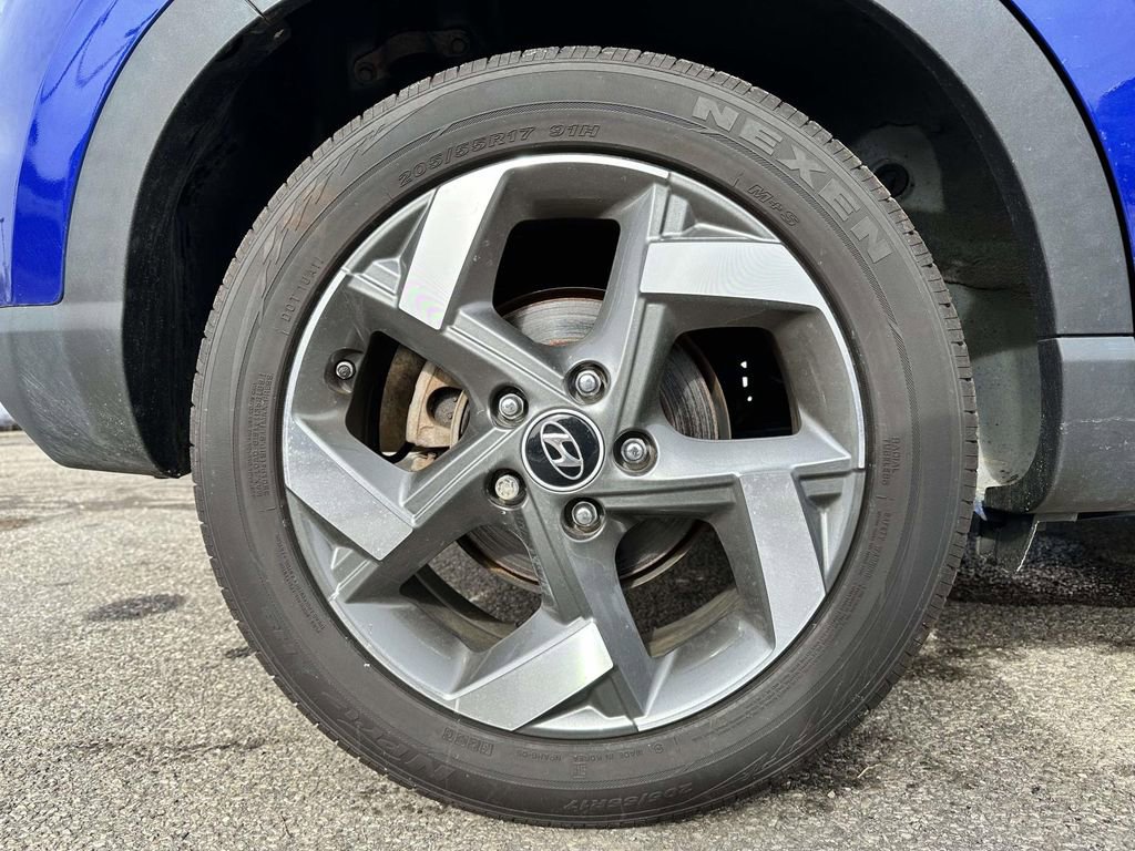 Used 2022 Hyundai Venue Limited FWD image 6