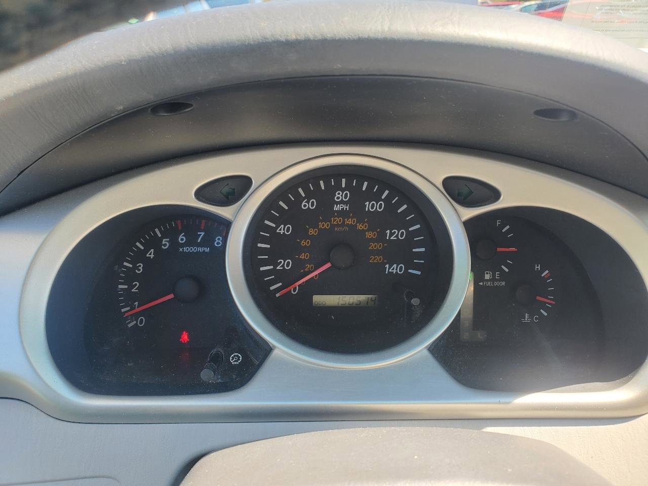 Used 2004 Toyota Highlander V6 2WD with 3rd-Row Seat image 21