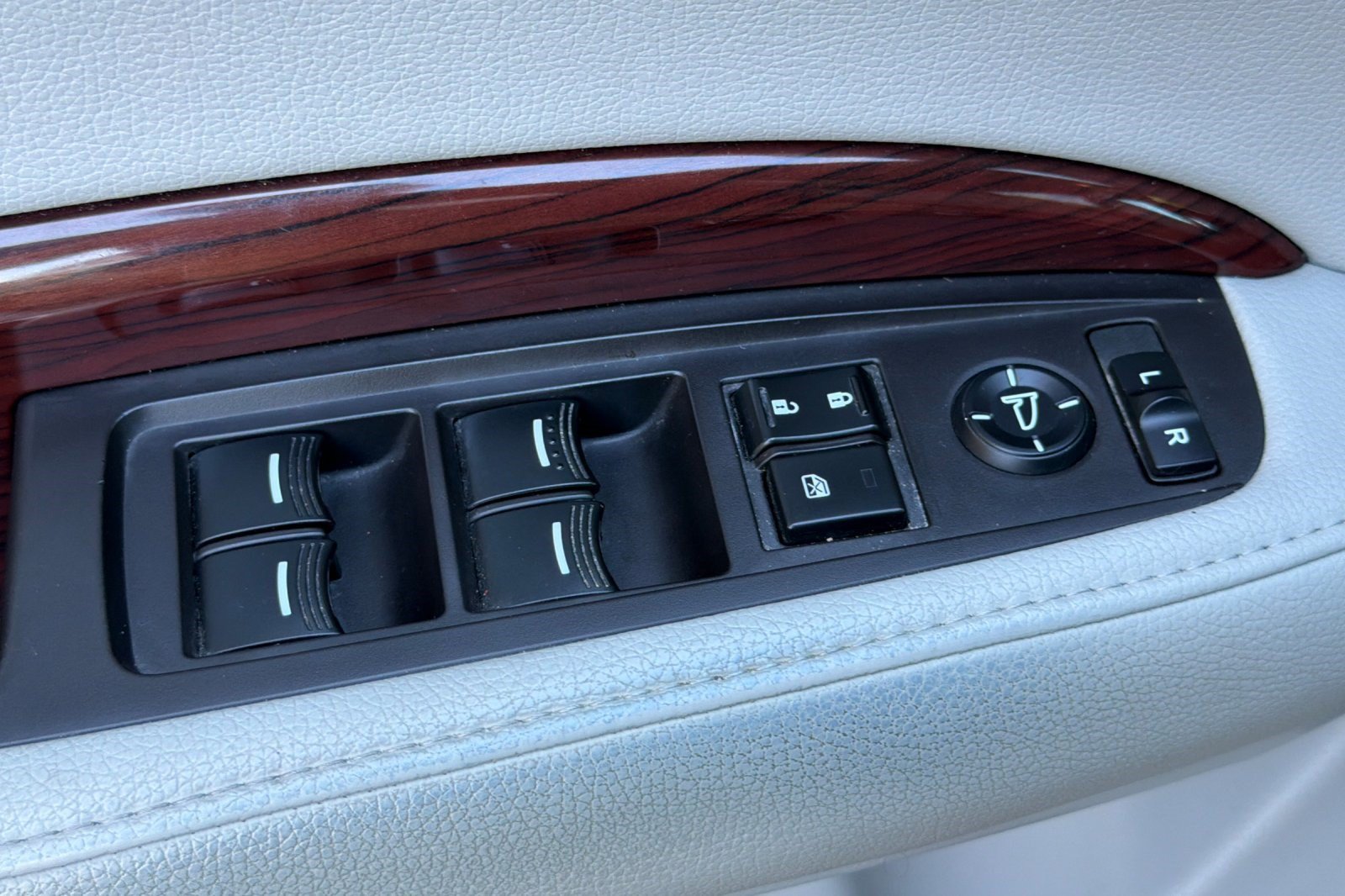 Used 2015 Acura MDX SH-AWD w/ Technology Package image 13