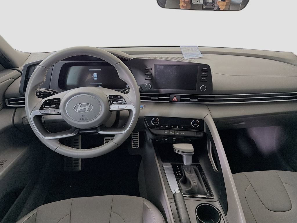 Used 2025 Hyundai Elantra Sport FWD image 23