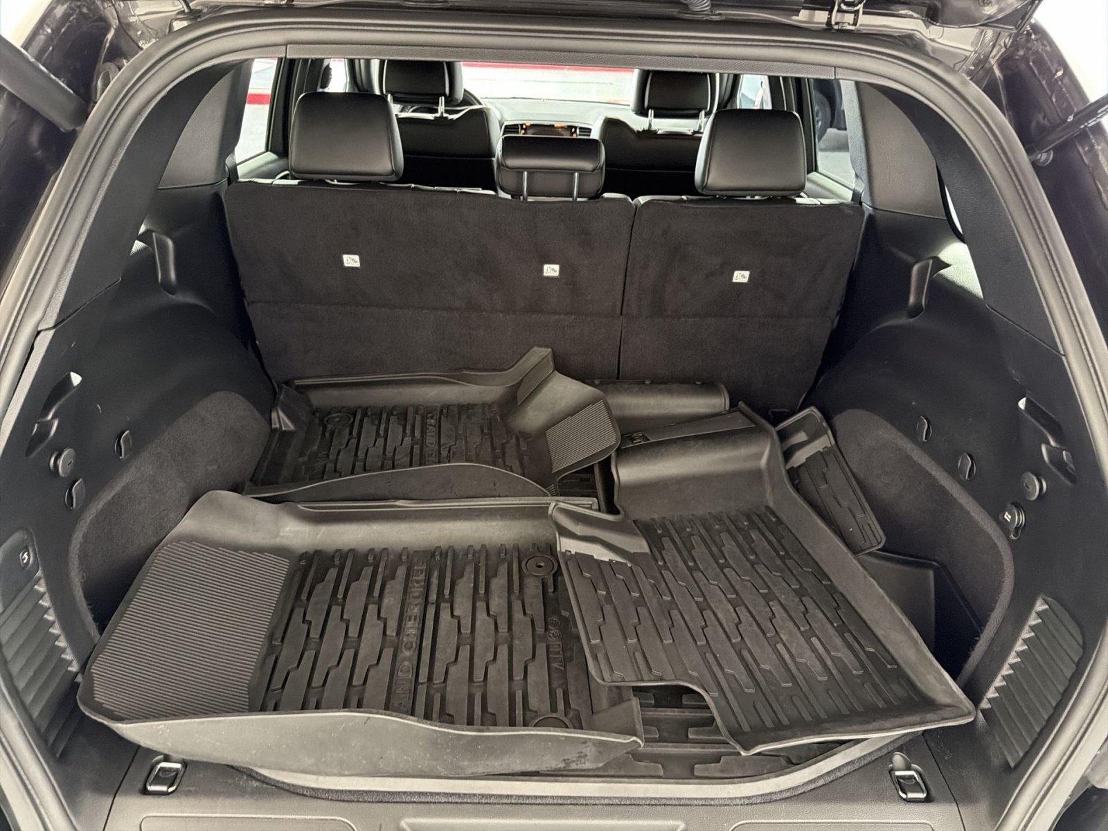 Used 2020 Jeep Grand Cherokee Limited AWD/4WD image 26