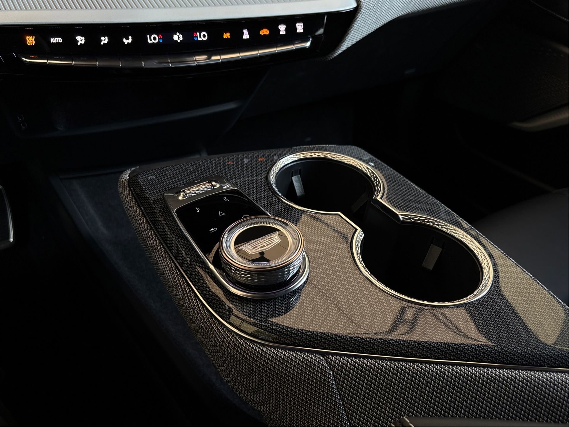 New 2026 Cadillac Optiq Luxury 1 image 27