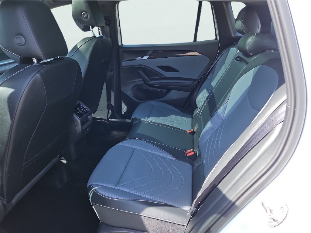 Certified 2026 Volkswagen Tiguan SE R-Line AWD/4WD image 33