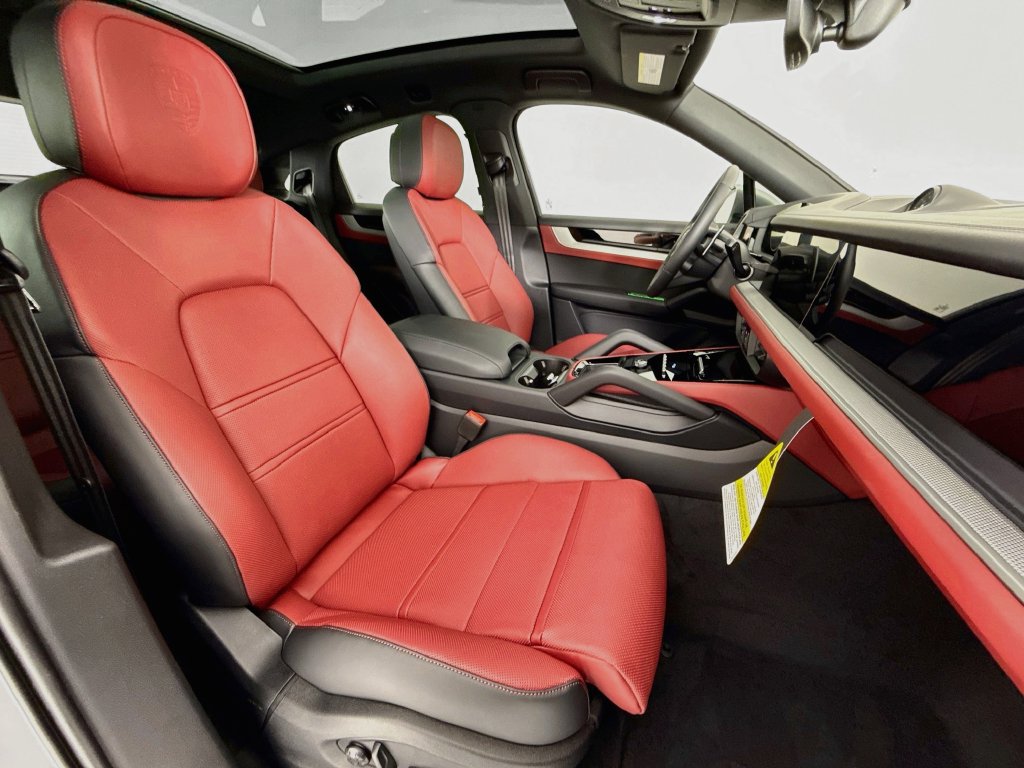 New 2026 Porsche Cayenne Coupe AWD/4WD image 30
