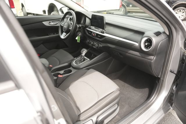 Used 2024 Kia Forte LXS w/ LXS Technology Package image 17