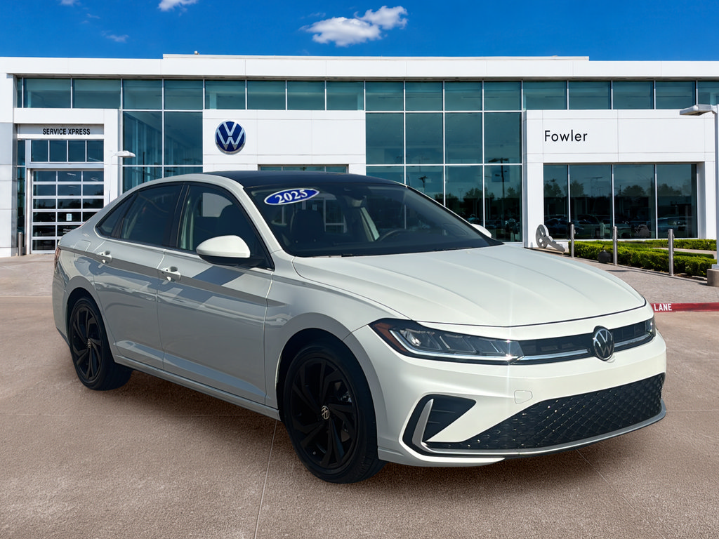 Used 2025 Volkswagen Jetta SE FWD image 3