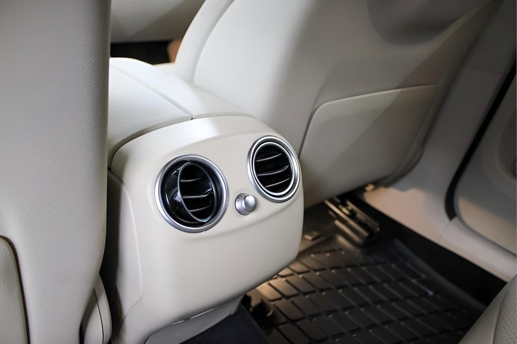 Used 2022 Mercedes-Benz GLC 300 4MATIC Coupe image 23