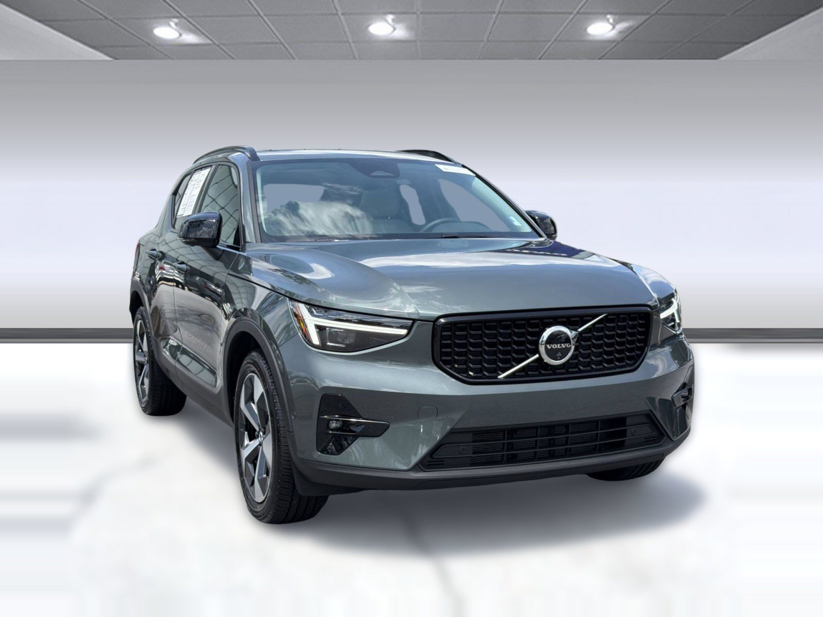 Certified 2026 Volvo XC40 B5 Plus AWD/4WD image 7