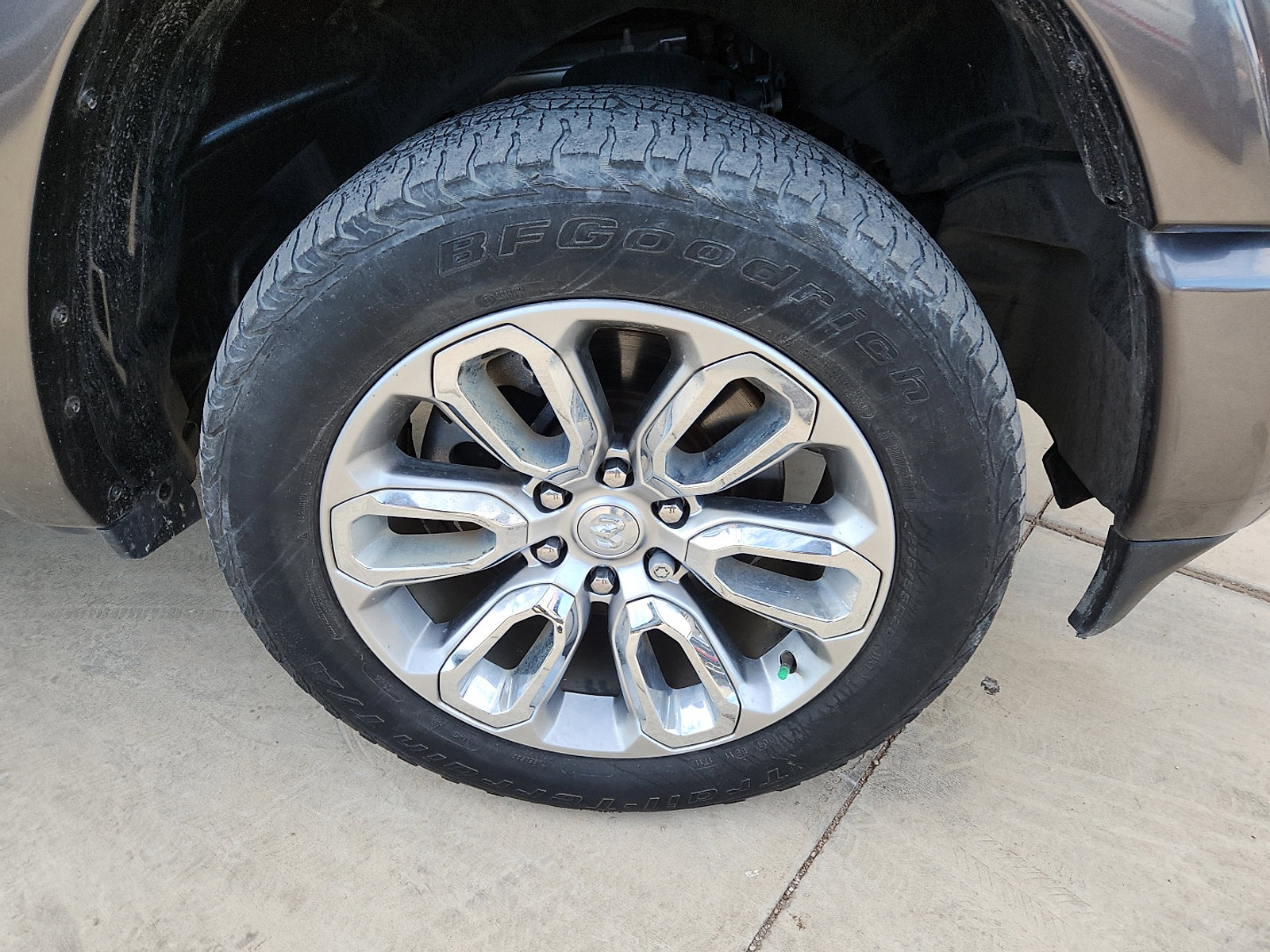 Used 2022 RAM 1500 Laramie w/ Sport Appearance Package image 9