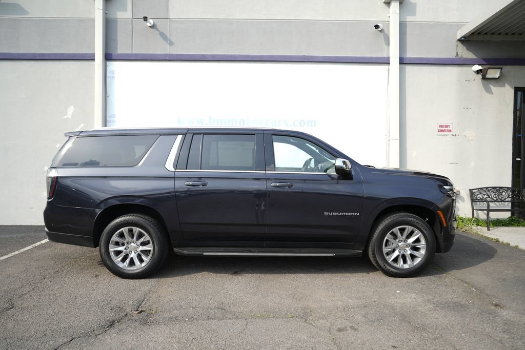 Used 2025 Chevrolet Suburban Premier AWD/4WD image 7