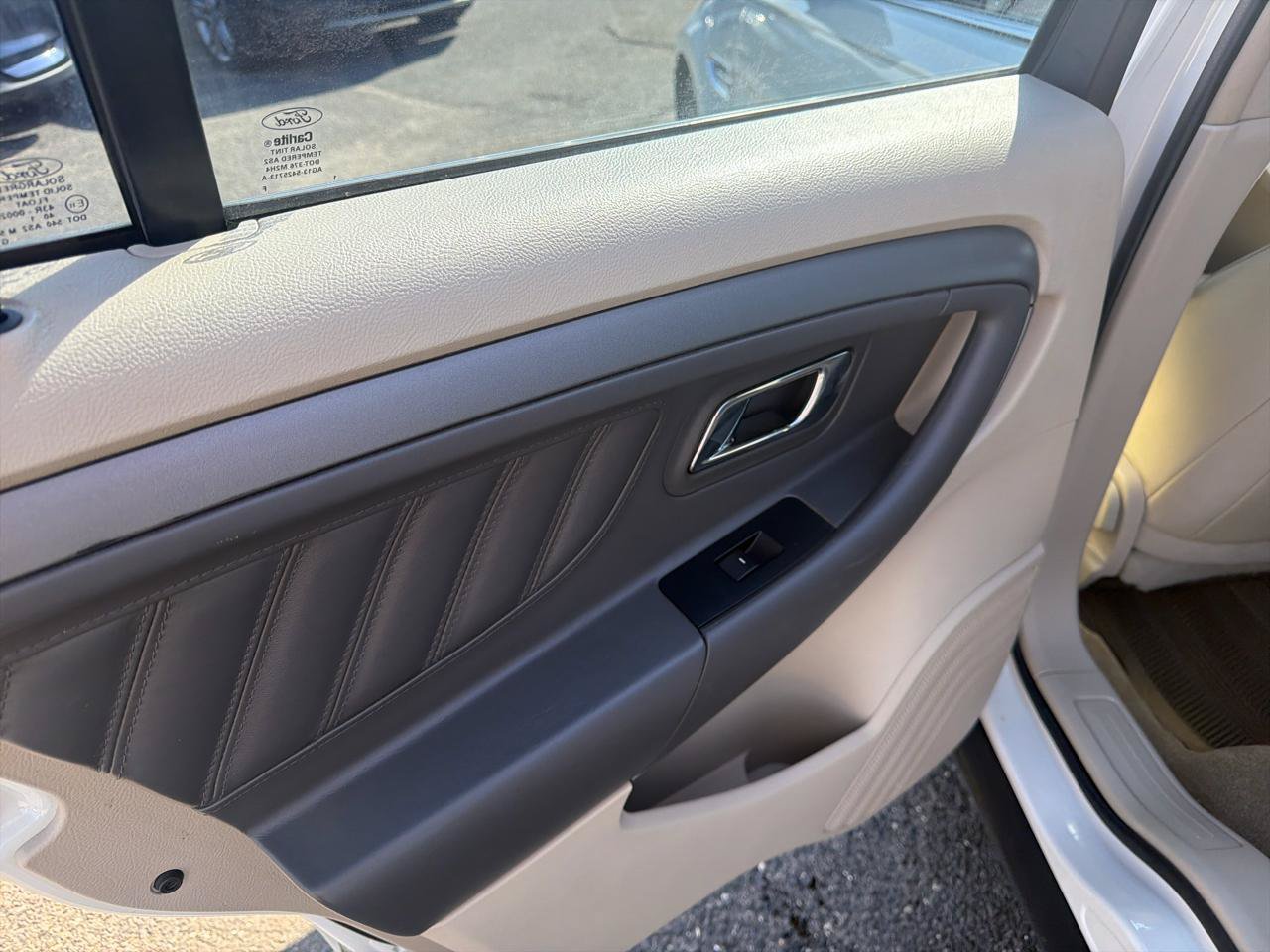 Used 2012 Ford Taurus SEL FWD image 22