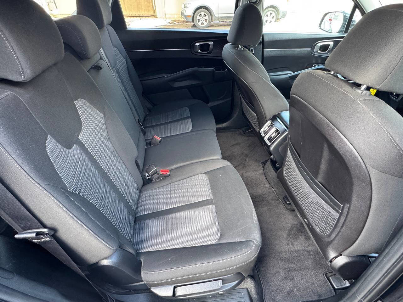 Used 2023 Kia Sorento LX image 20