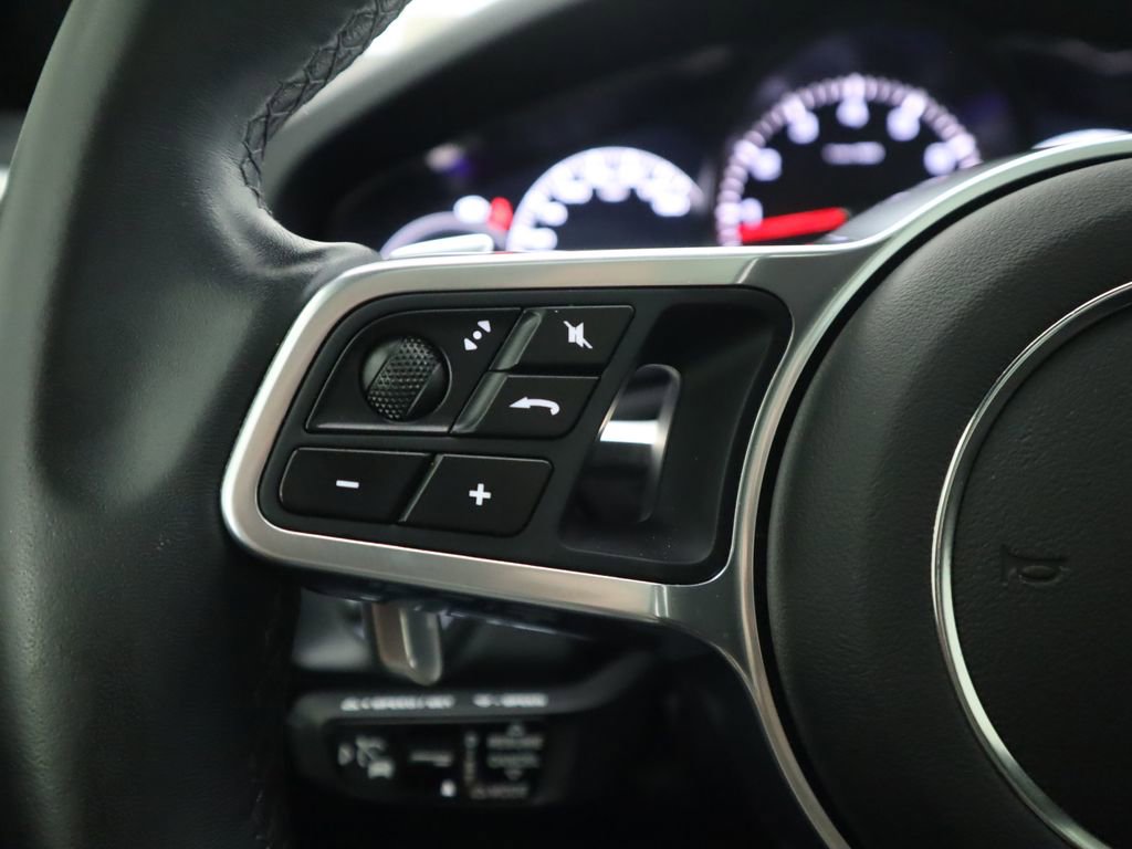 Used 2020 Porsche Cayenne S image 11