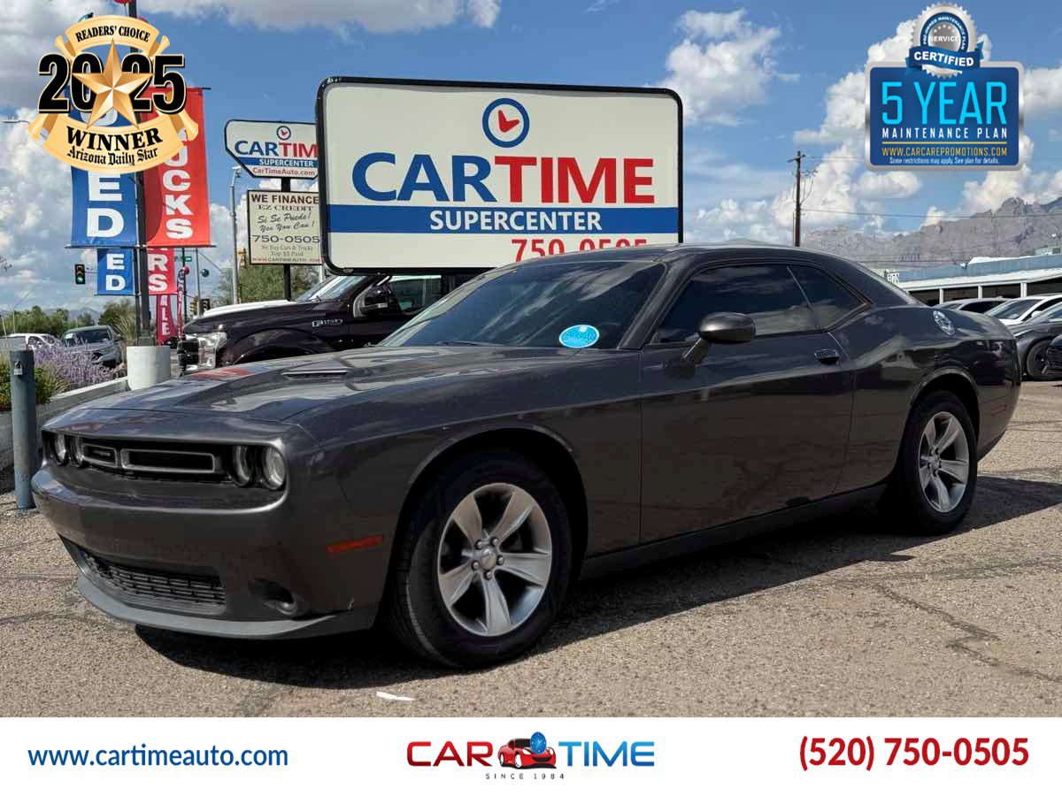 Used 2016 Dodge Challenger SXT RWD image 1
