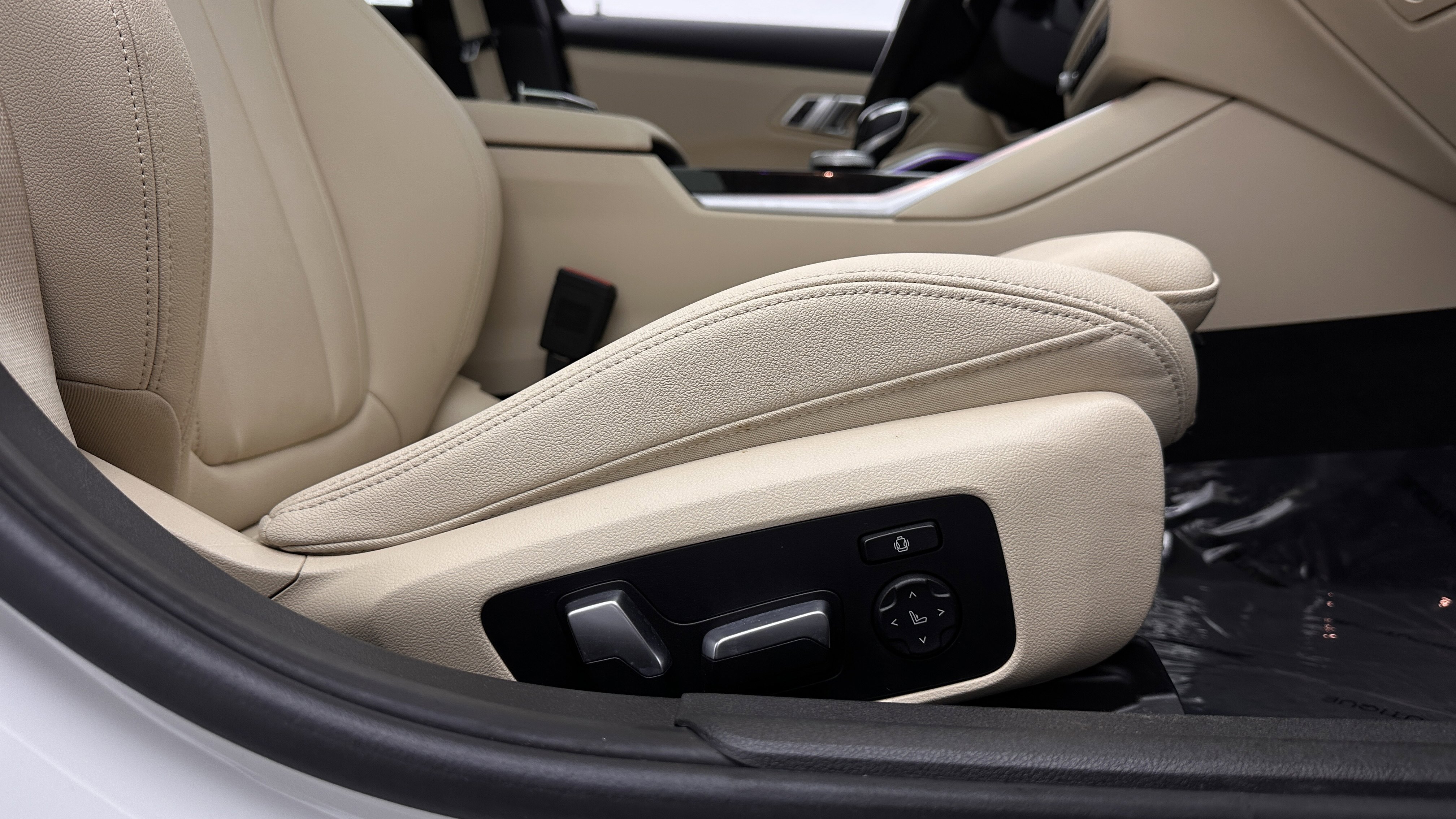 Used 2021 BMW 330e w/ Premium Package image 32