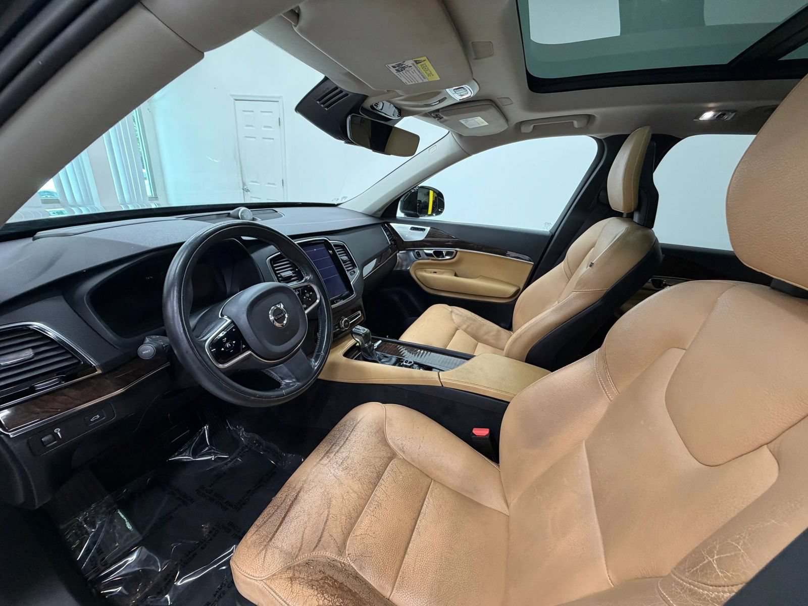 Used 2016 Volvo XC90 T6 Momentum w/ Momentum Plus Package AWD/4WD image 14