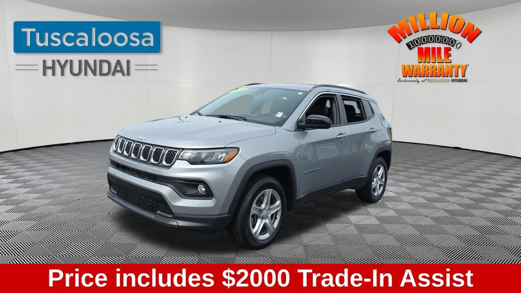 Used 2024 Jeep Compass Latitude AWD/4WD image 3