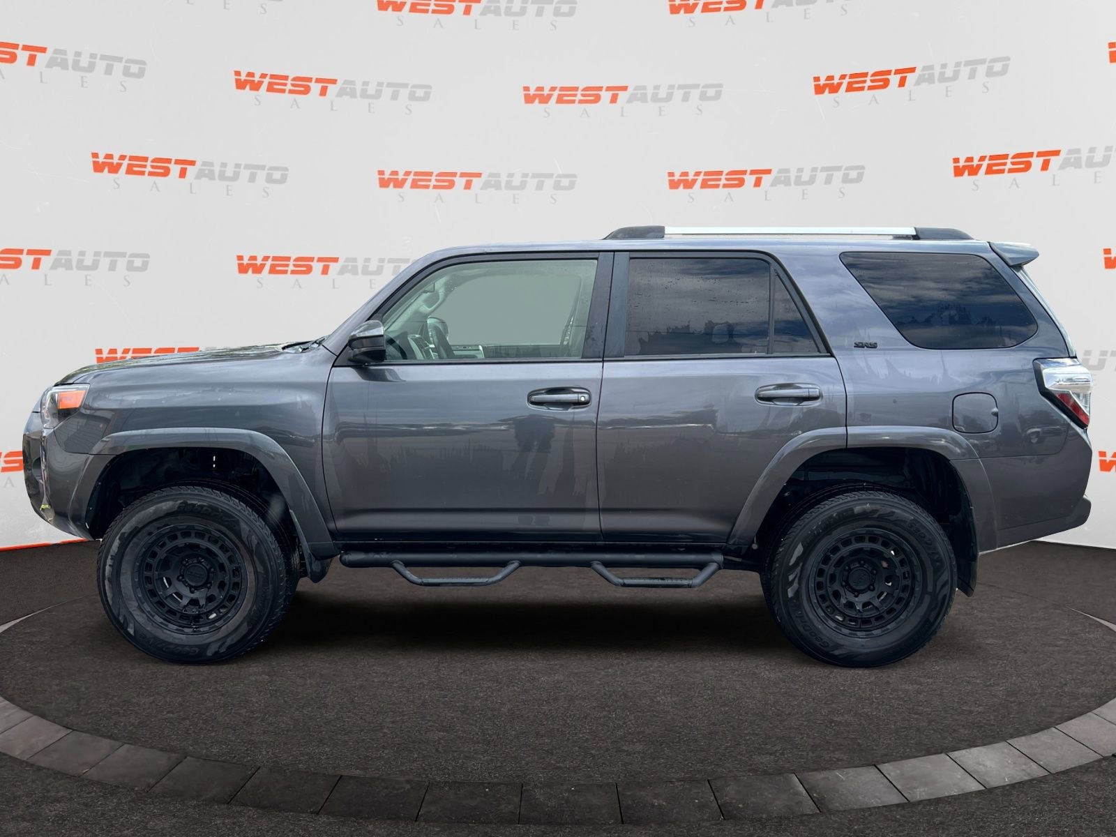Used 2022 Toyota 4Runner SR5 AWD/4WD image 2