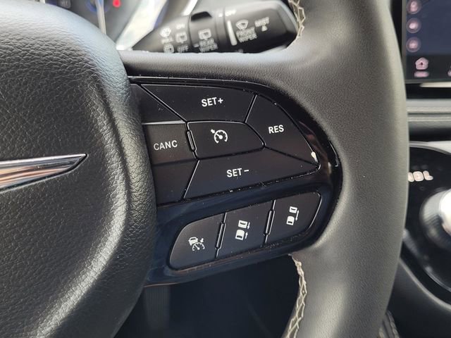 Used 2025 Chrysler Pacifica Limited image 20