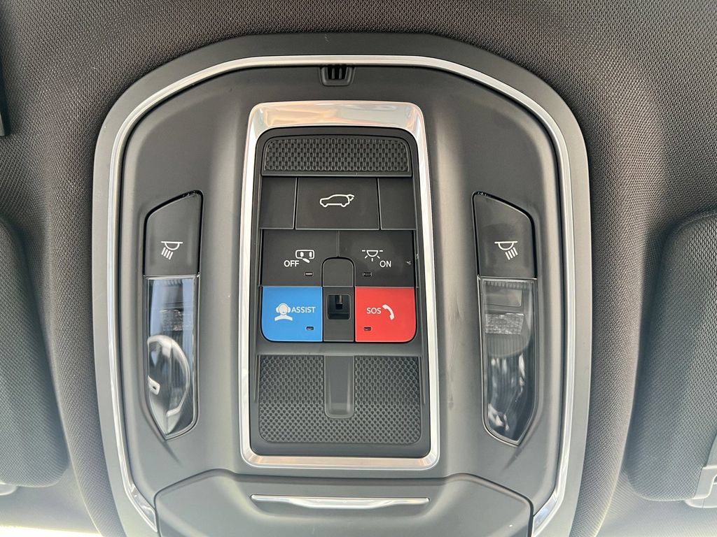 Used 2022 Jeep Grand Cherokee Altitude AWD/4WD image 24