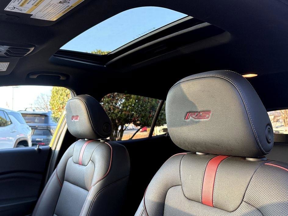 Certified 2024 Chevrolet Trax RS w/ Sunroof Package image 19