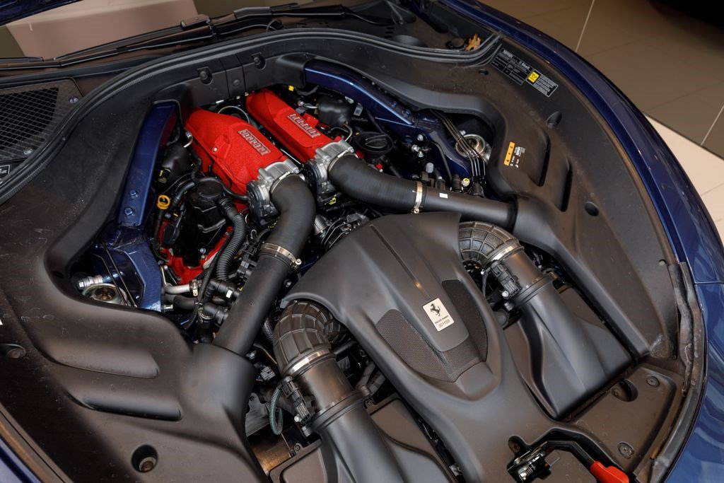 Used 2024 Ferrari Roma RWD image 11