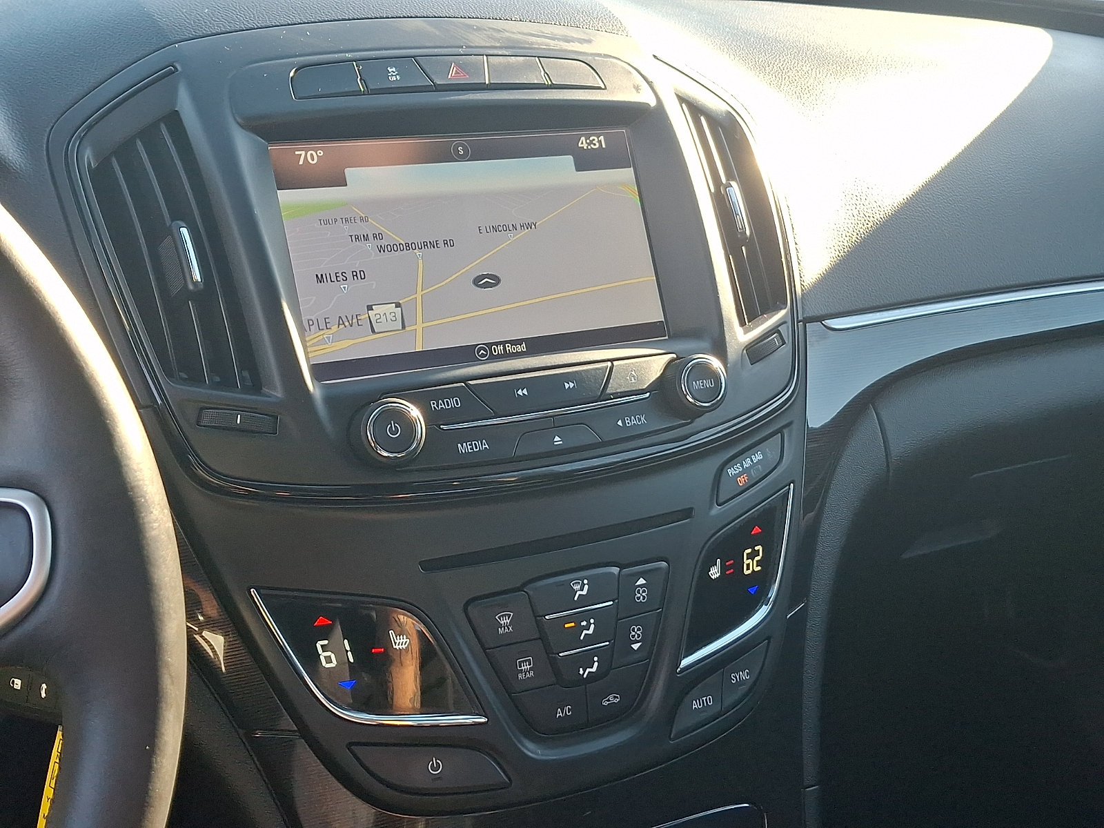 Used 2017 Buick Regal Sport Touring FWD image 19