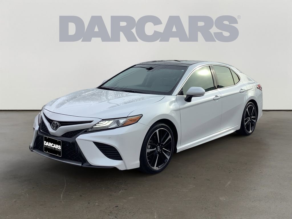 Used 2018 Toyota Camry XSE image 3