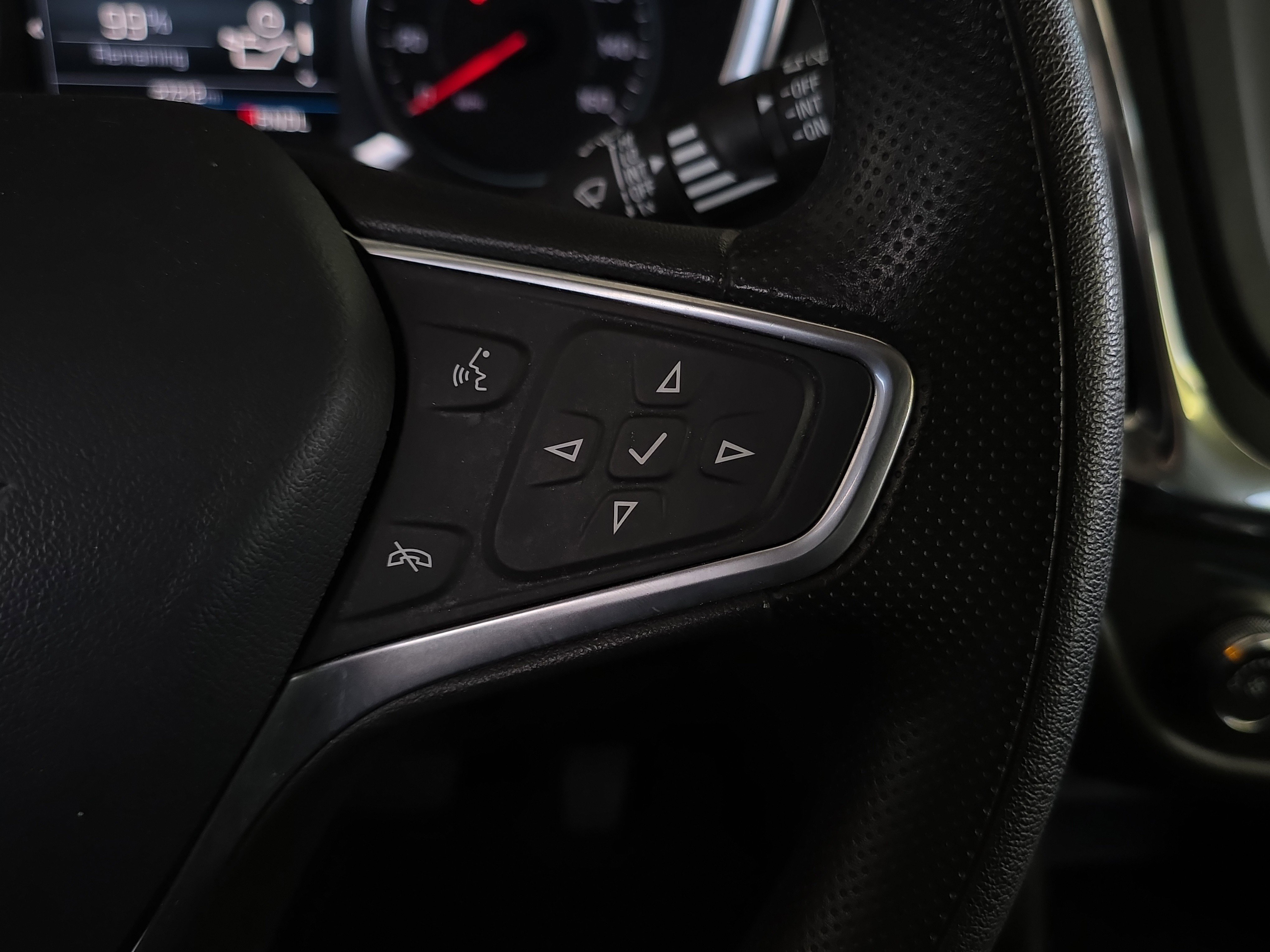 Used 2023 Chevrolet Equinox LT image 10