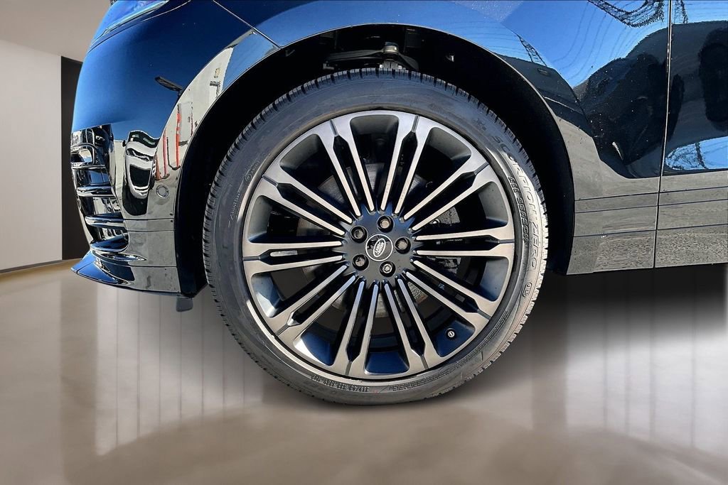 New 2026 Land Rover Range Rover Velar Dynamic SE image 13