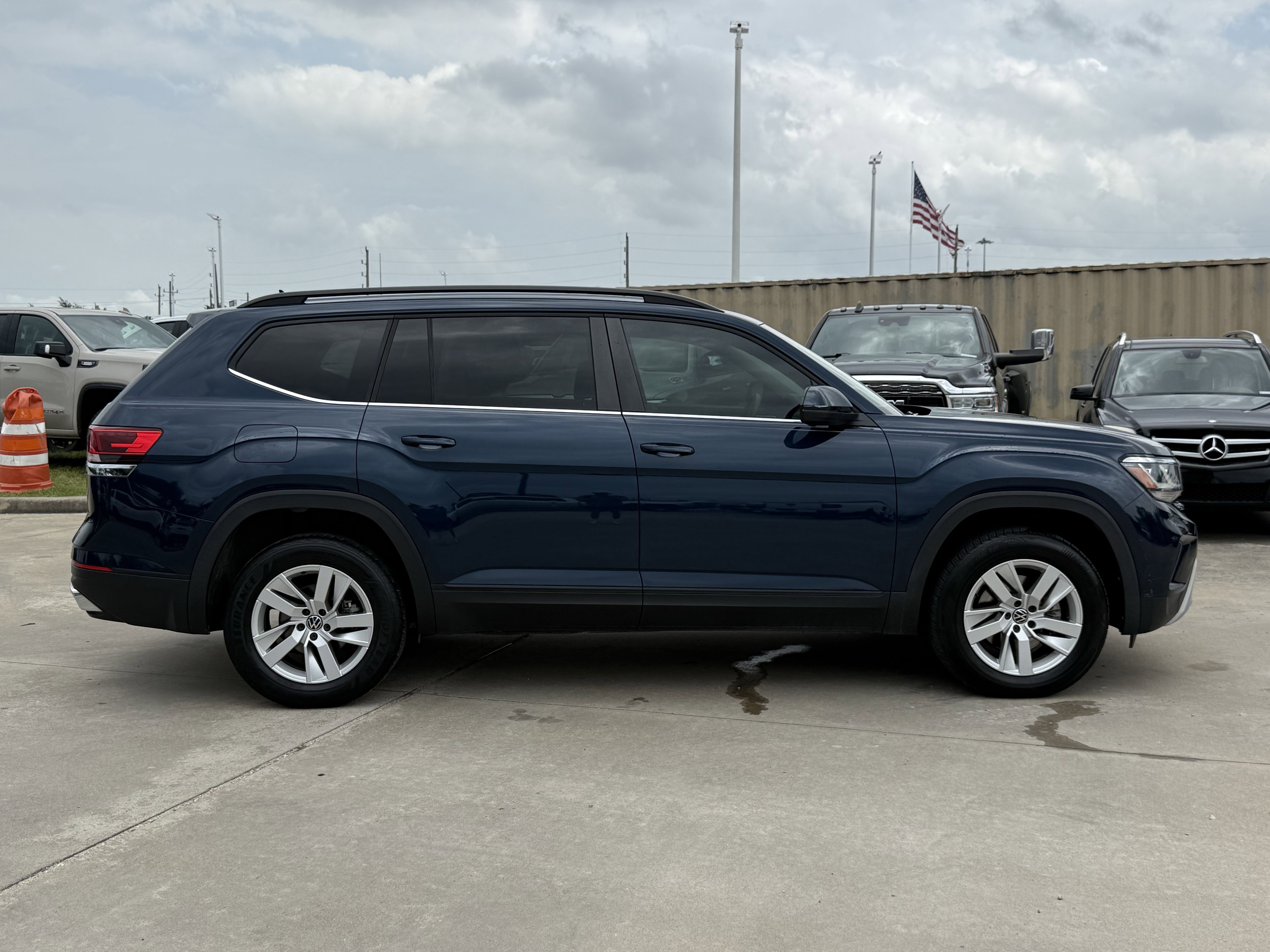 Used 2021 Volkswagen Atlas S FWD image 3