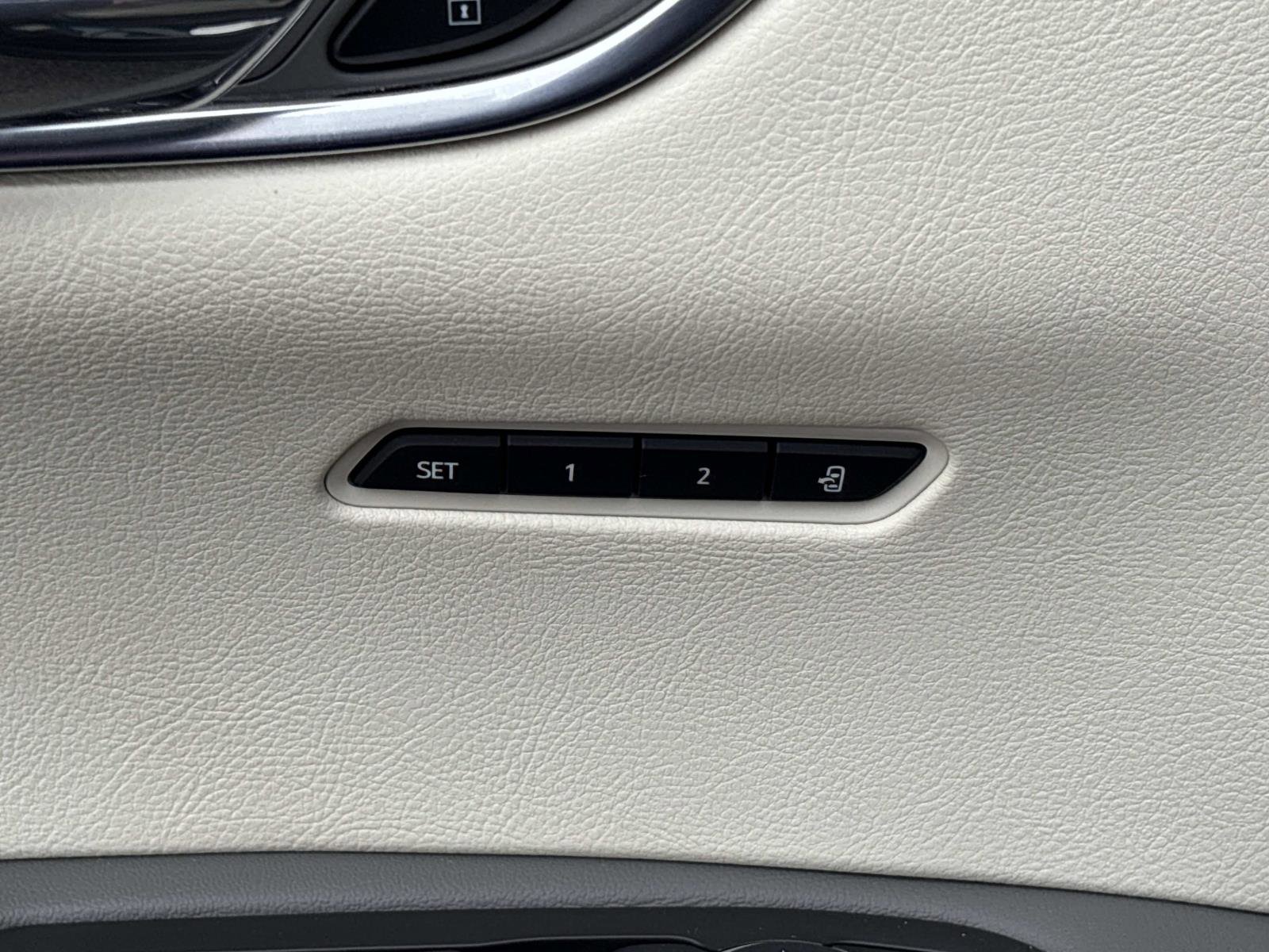 Used 2021 Cadillac XT6 Premium Luxury image 13