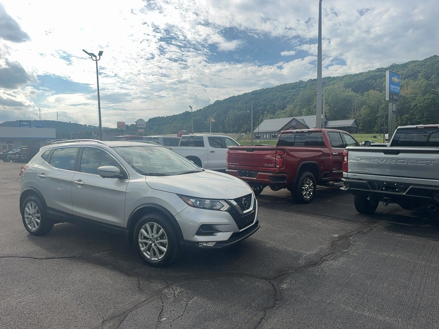 Used 2022 Nissan Rogue Sport SV w/ Technology Package AWD/4WD image 1