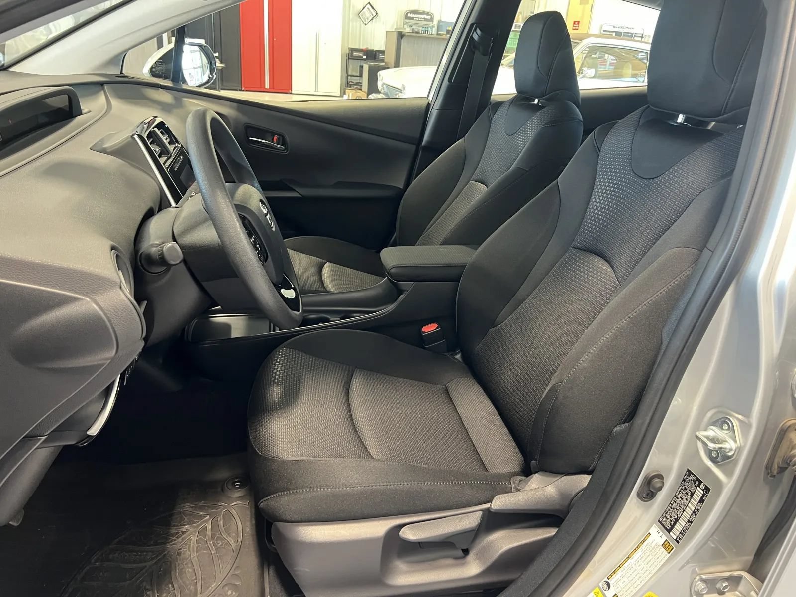 Used 2019 Toyota Prius LE FWD image 11