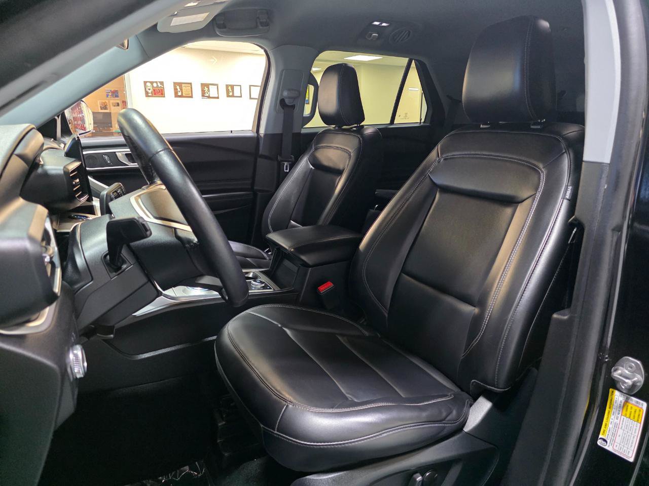 Used 2021 Ford Explorer XLT w/ Equipment Group 202A AWD/4WD image 15