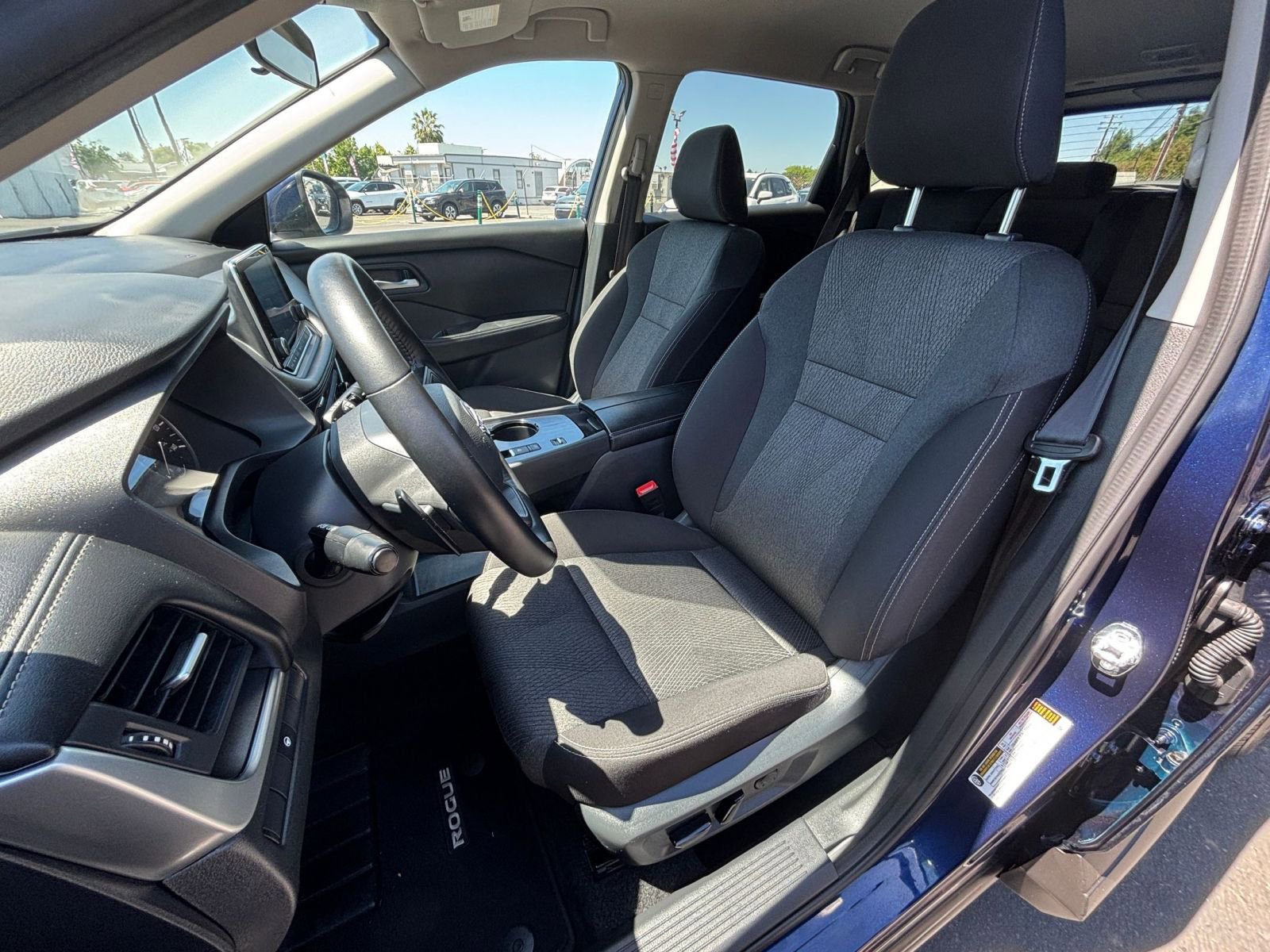 Used 2025 Nissan Rogue SV FWD image 38