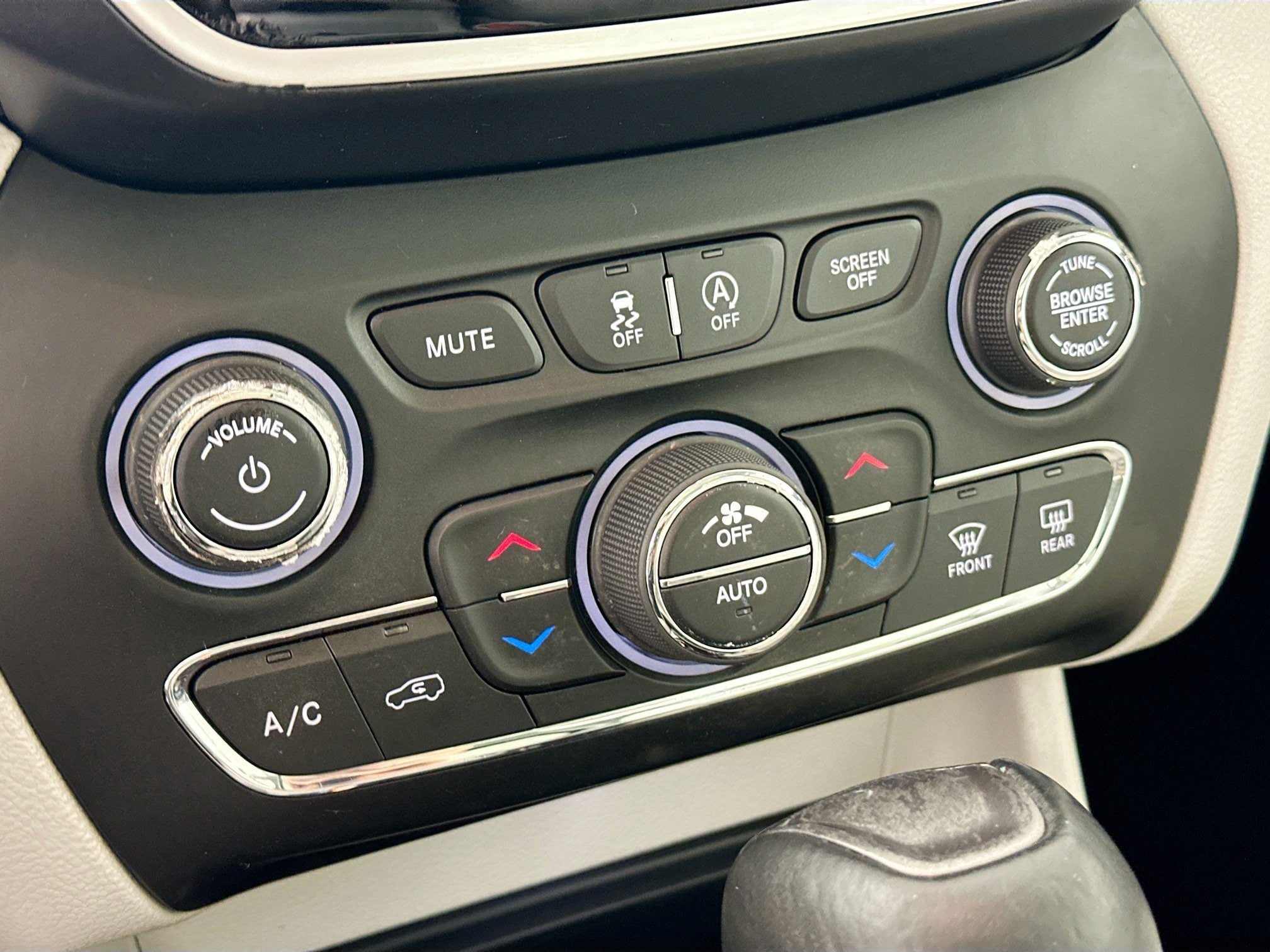 Used 2020 Jeep Cherokee Limited AWD/4WD image 20