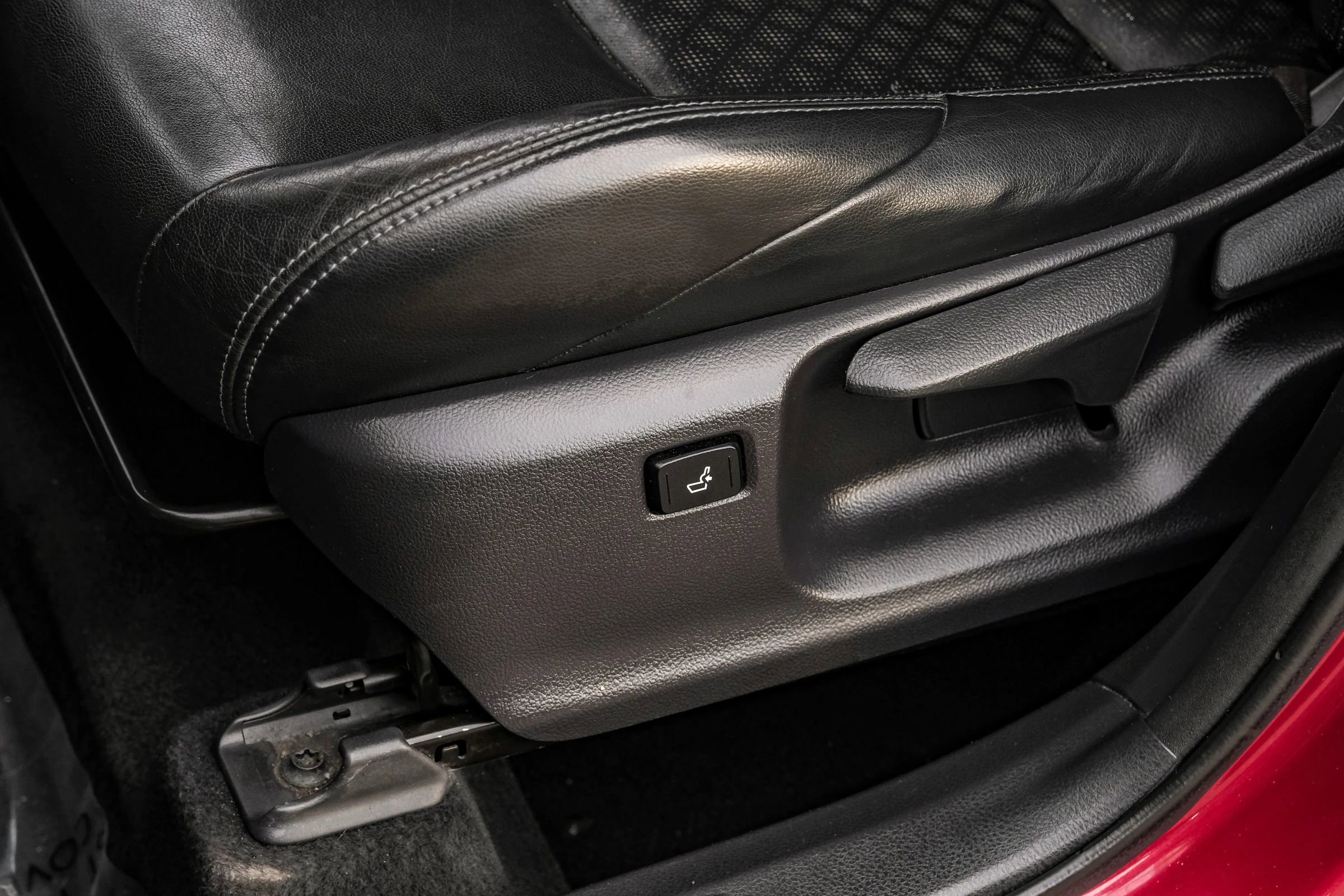 Used 2019 Toyota C-HR Limited image 31