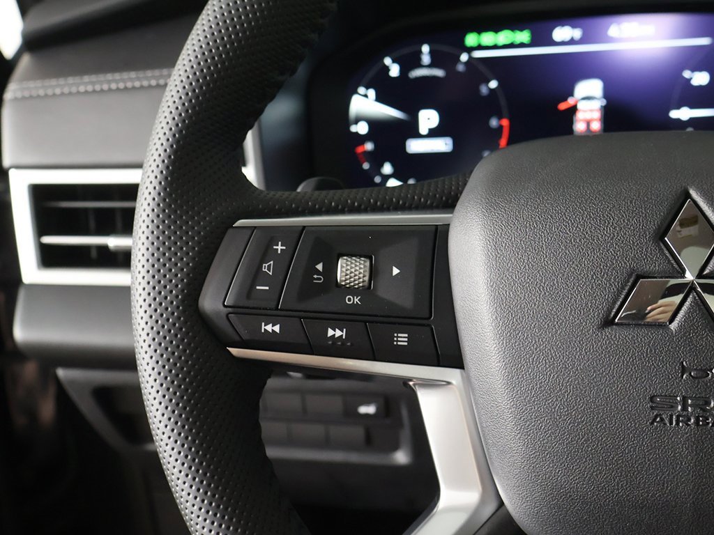 New 2025 Mitsubishi Outlander SE image 44