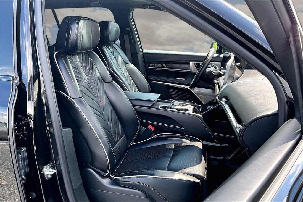 Certified 2026 Cadillac Vistiq Platinum w/ LPO, Floor Liner Package AWD/4WD image 30