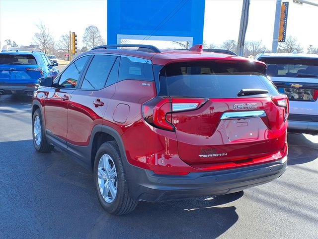 Used 2024 GMC Terrain SLE w/ Driver Convenience Package image 4
