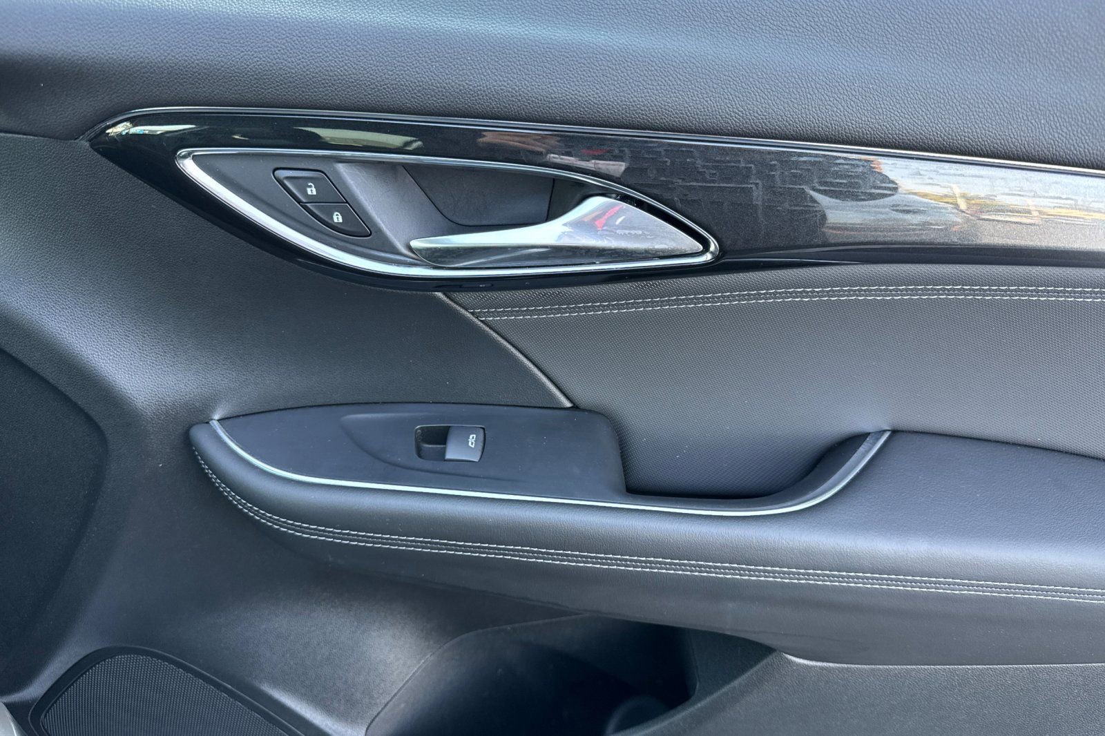 Certified 2025 Buick Envision Preferred image 19