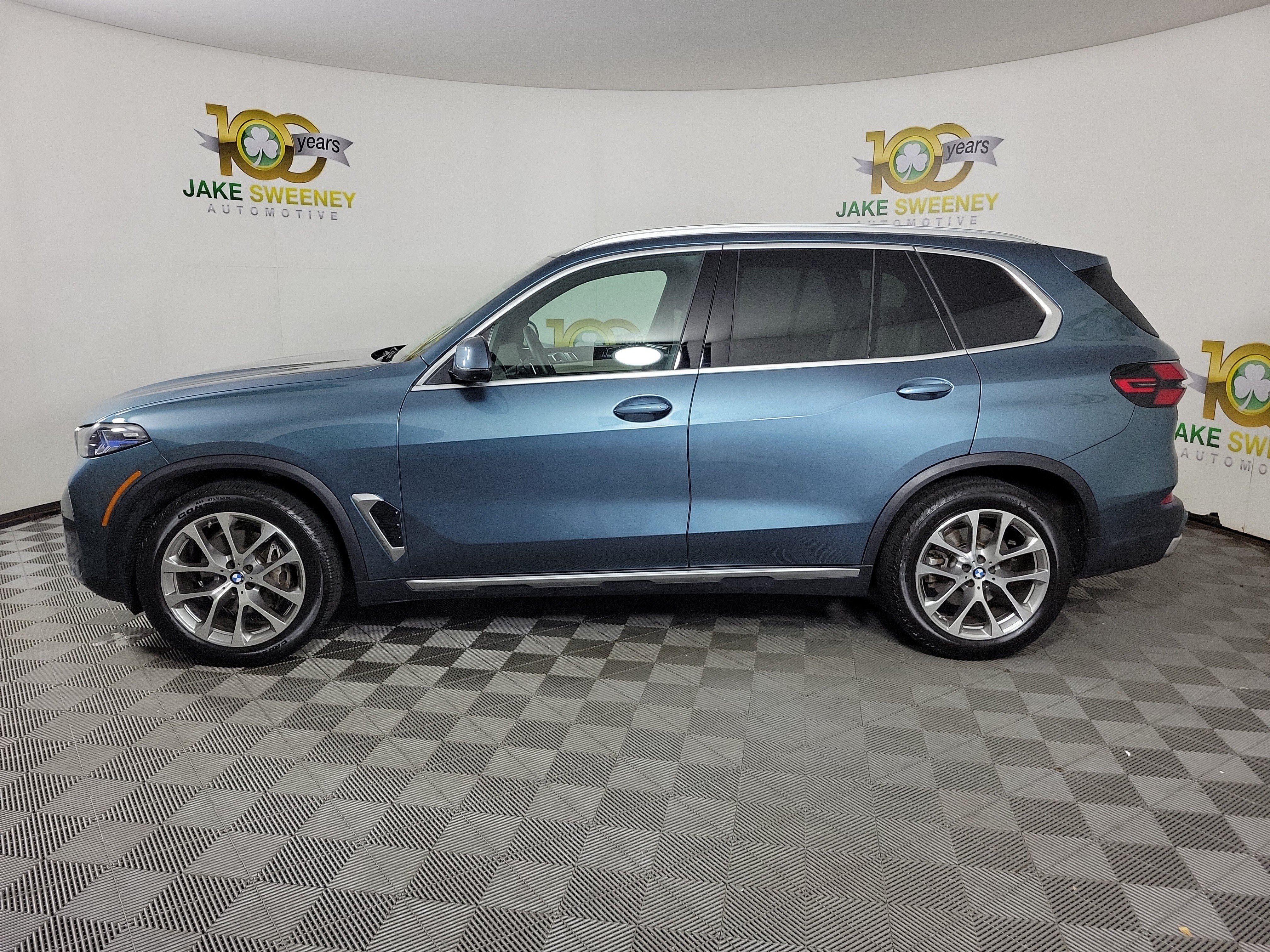 Certified 2024 BMW X5 xDrive40i w/ Premium Package AWD/4WD image 4
