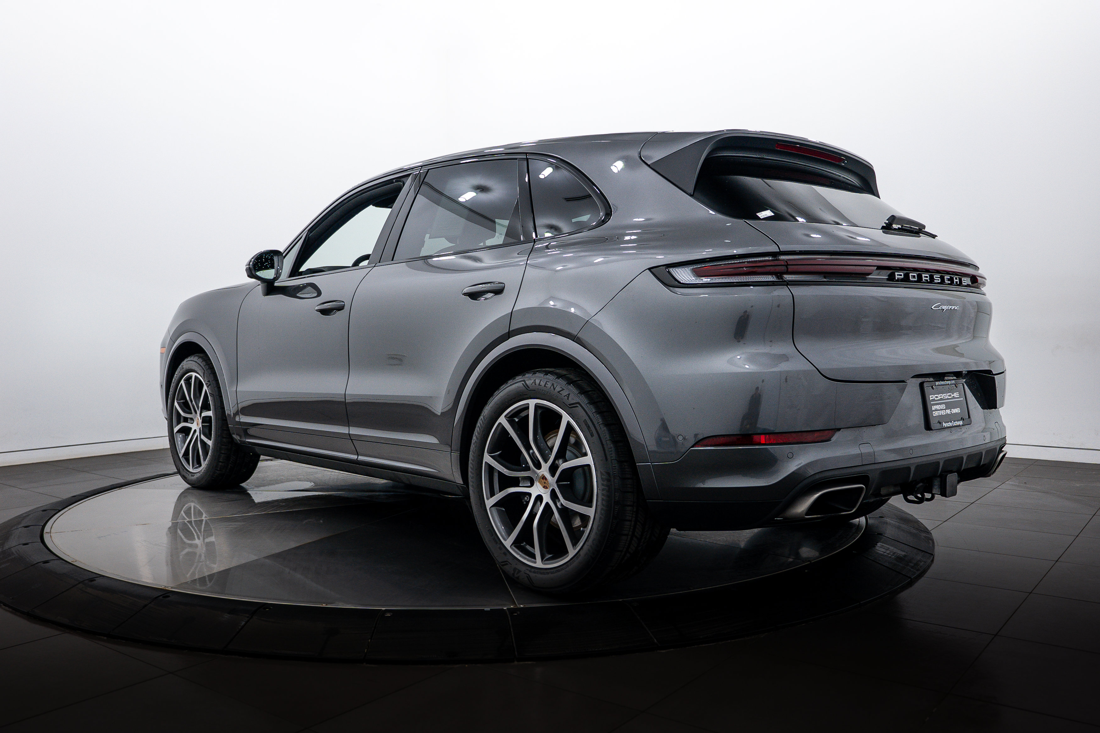 Certified 2026 Porsche Cayenne AWD/4WD image 3