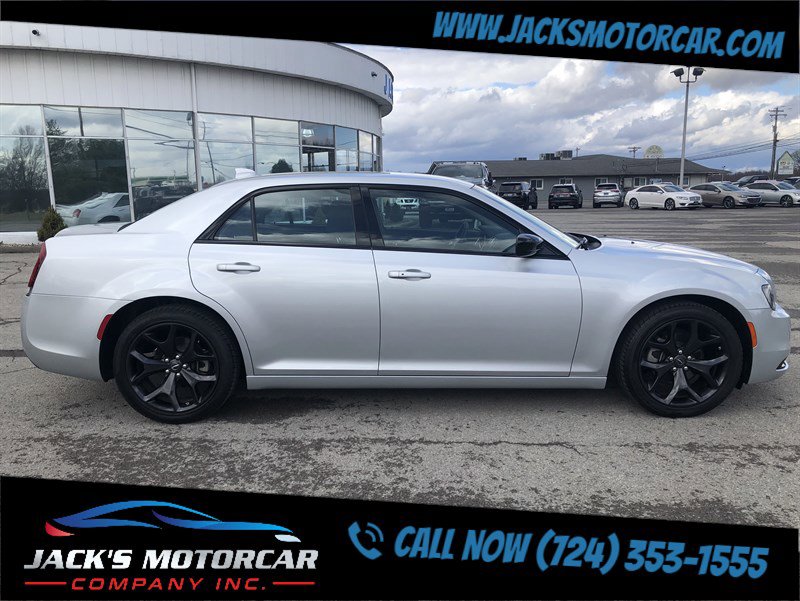 Used 2022 Chrysler 300 Touring w/ Sport Appearance Package image 10