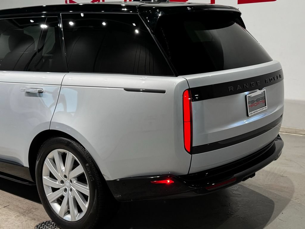 Used 2025 Land Rover Range Rover Long Wheelbase SE AWD/4WD image 9